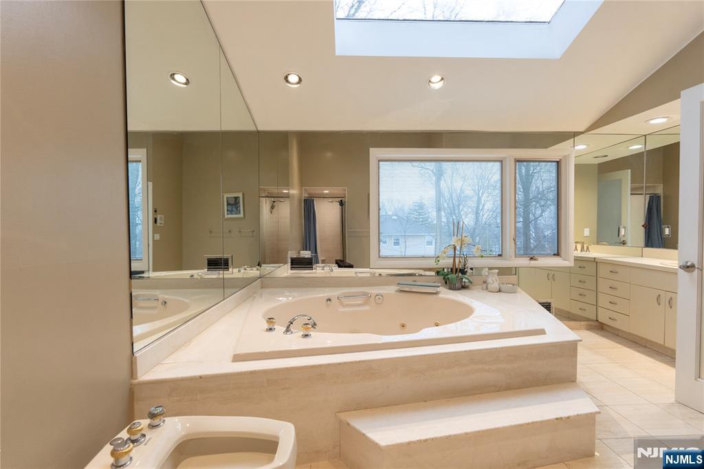 property viewer photo 5