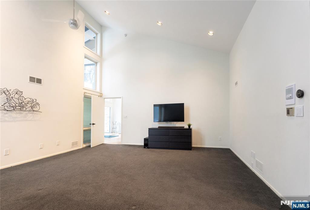 property viewer photo 7