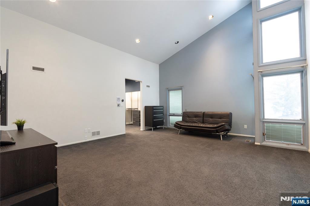 property viewer photo 8