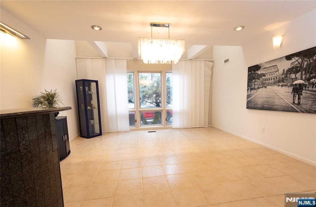 property viewer photo 9