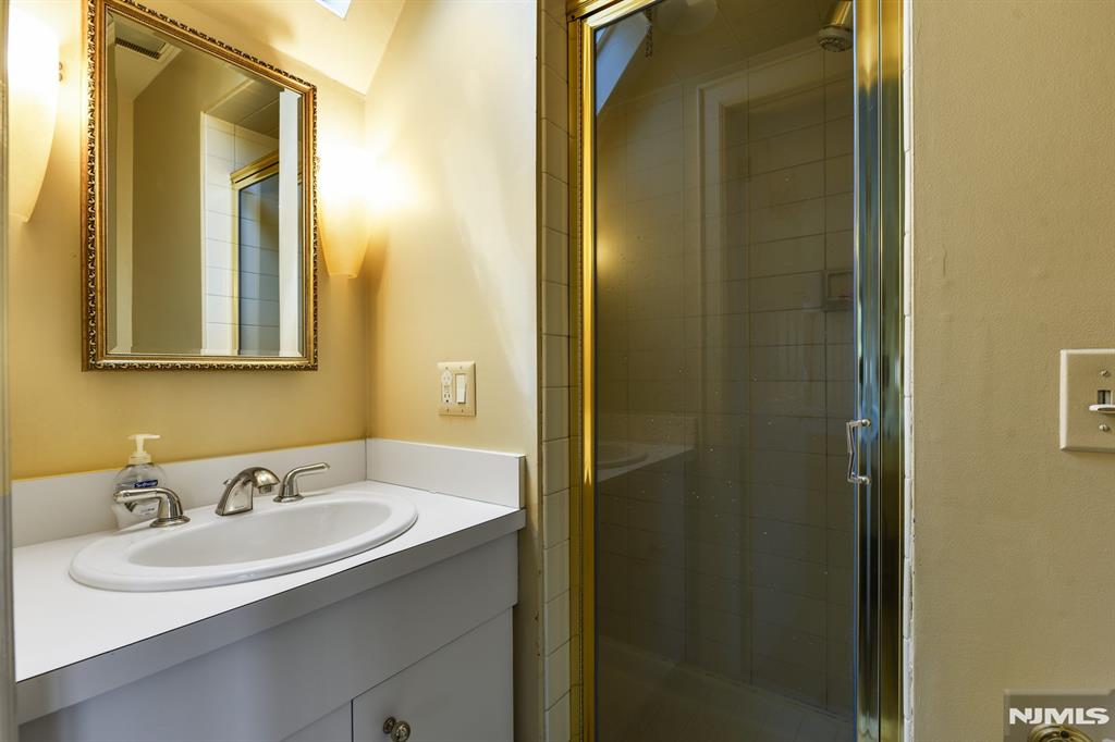 property viewer photo 15