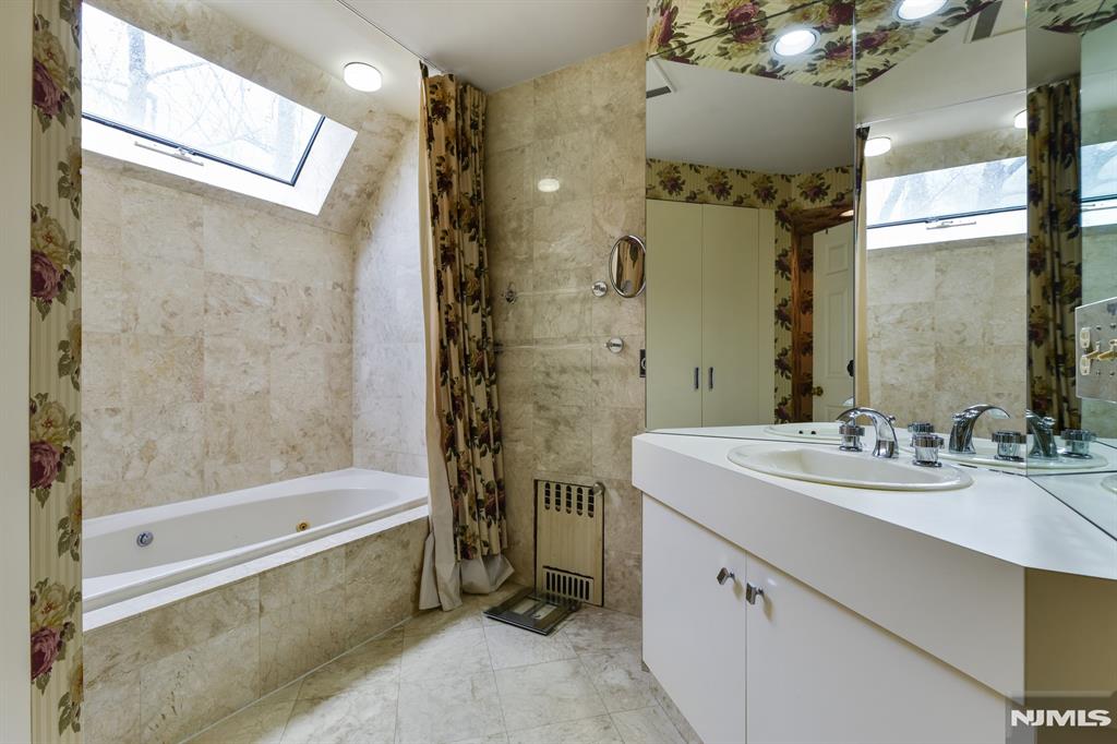 property viewer photo 19