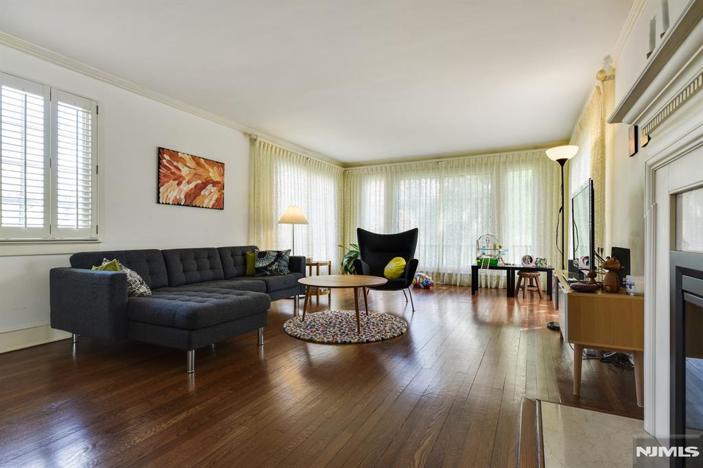 property viewer photo 3