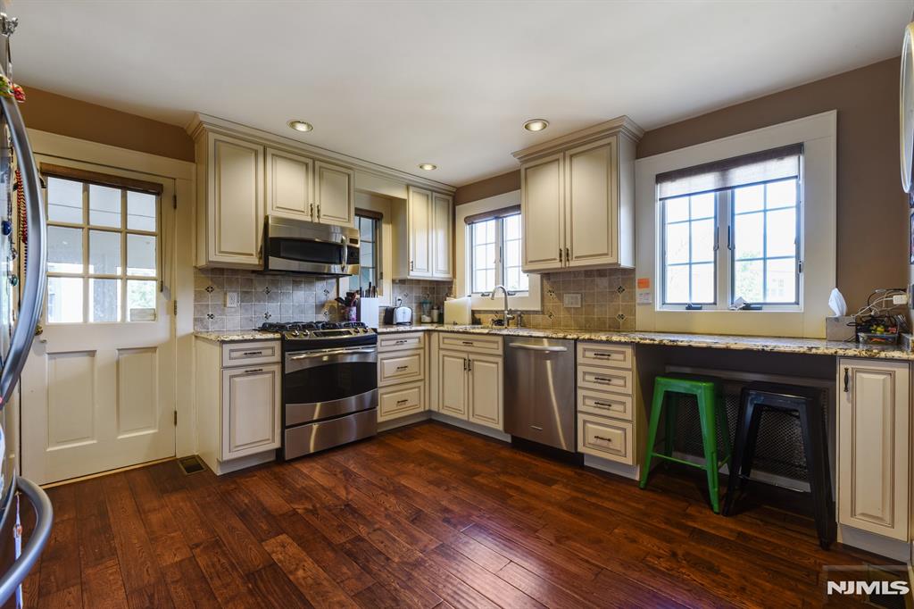 property viewer photo 6