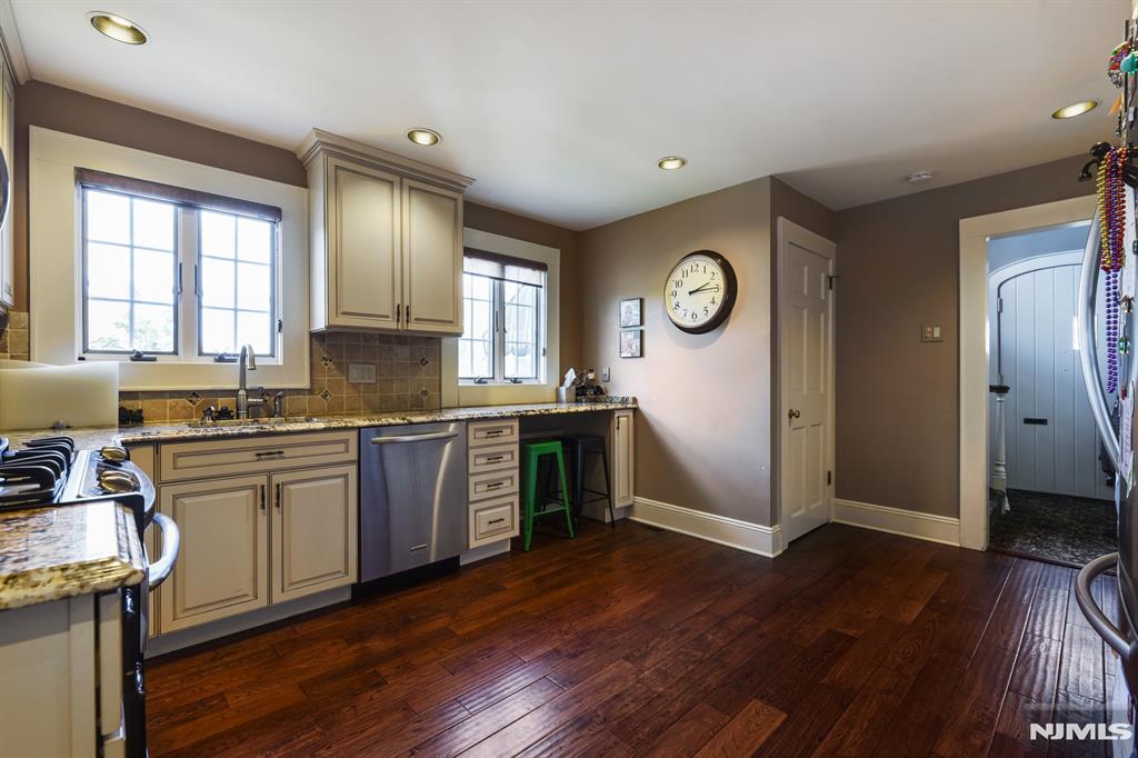 property viewer photo 7