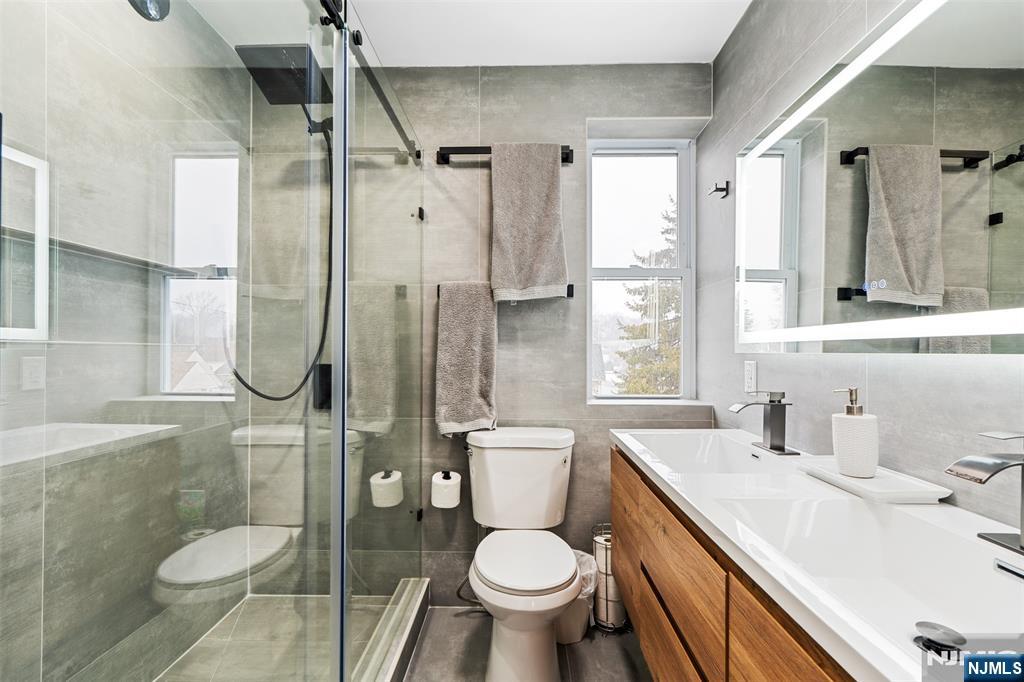 property viewer photo 17