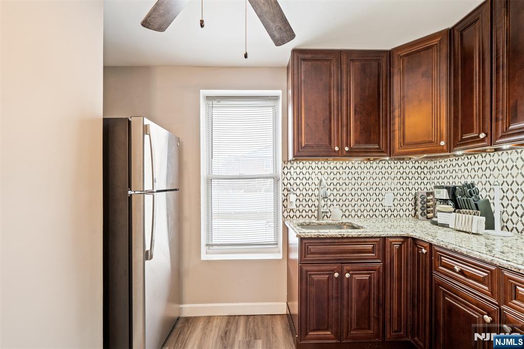 property viewer photo 5