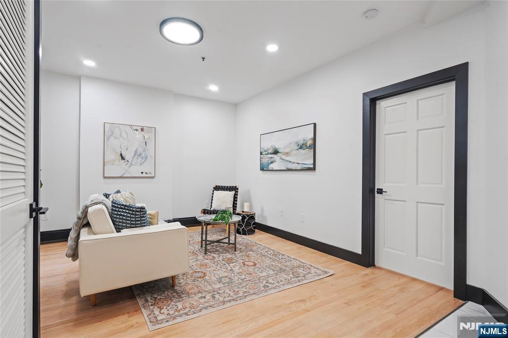 property viewer photo 1