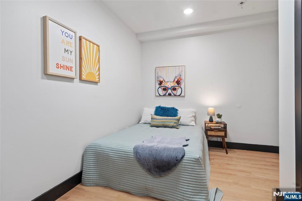 property viewer photo 2