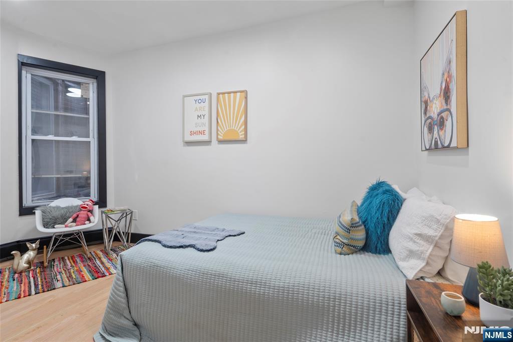 property viewer photo 4