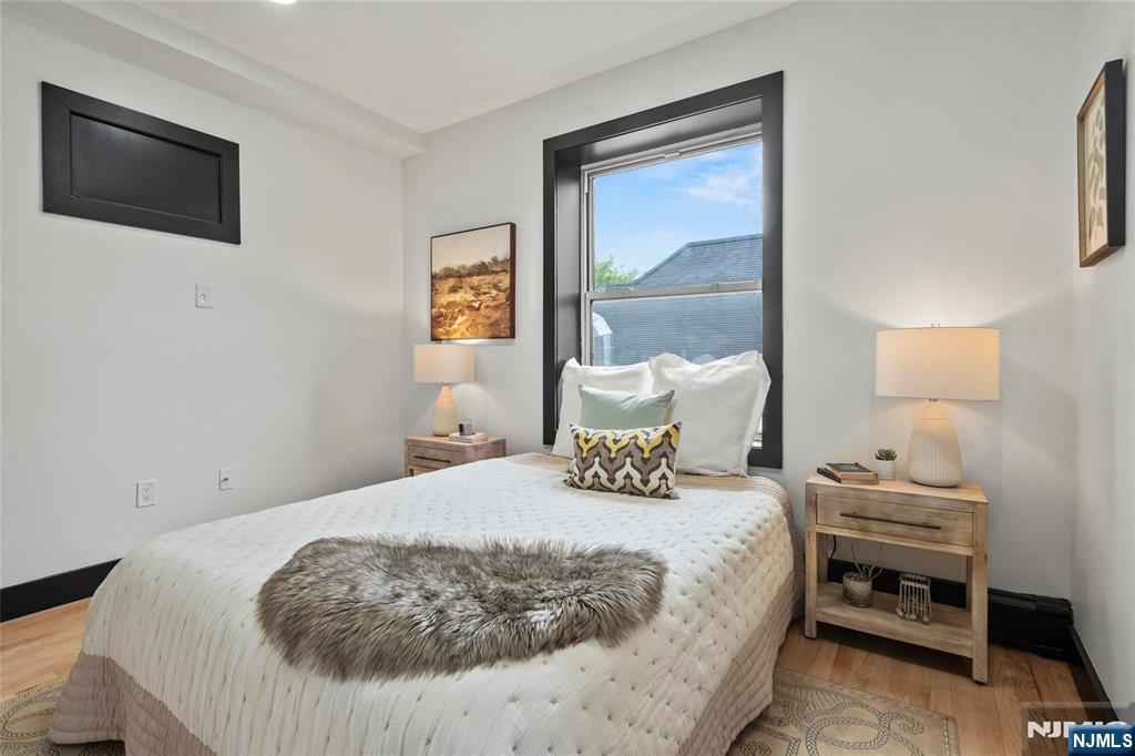 property viewer photo 9