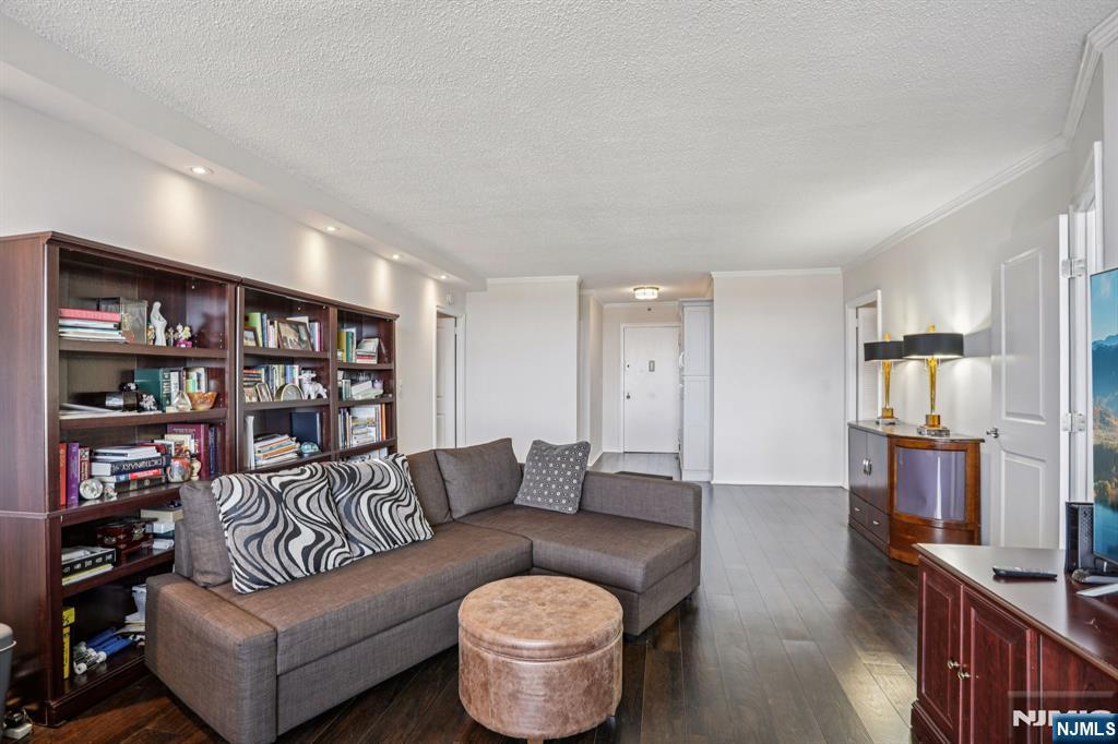 property viewer photo 2