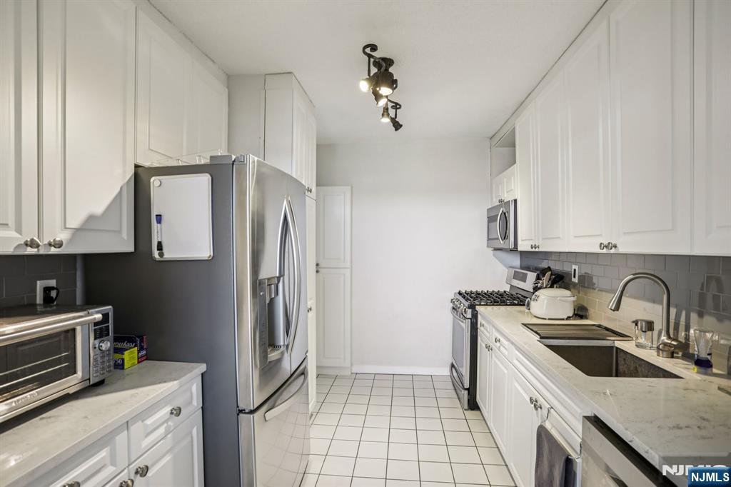 property viewer photo 6