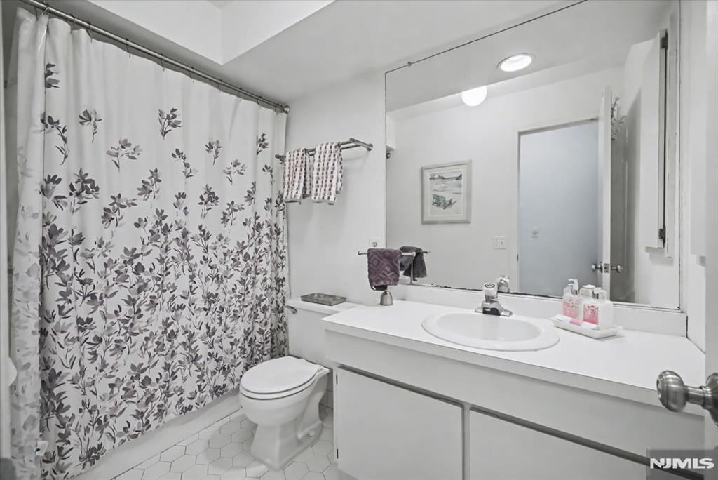 property viewer photo 23