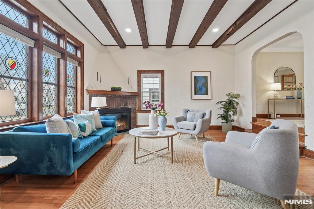 property viewer photo 2