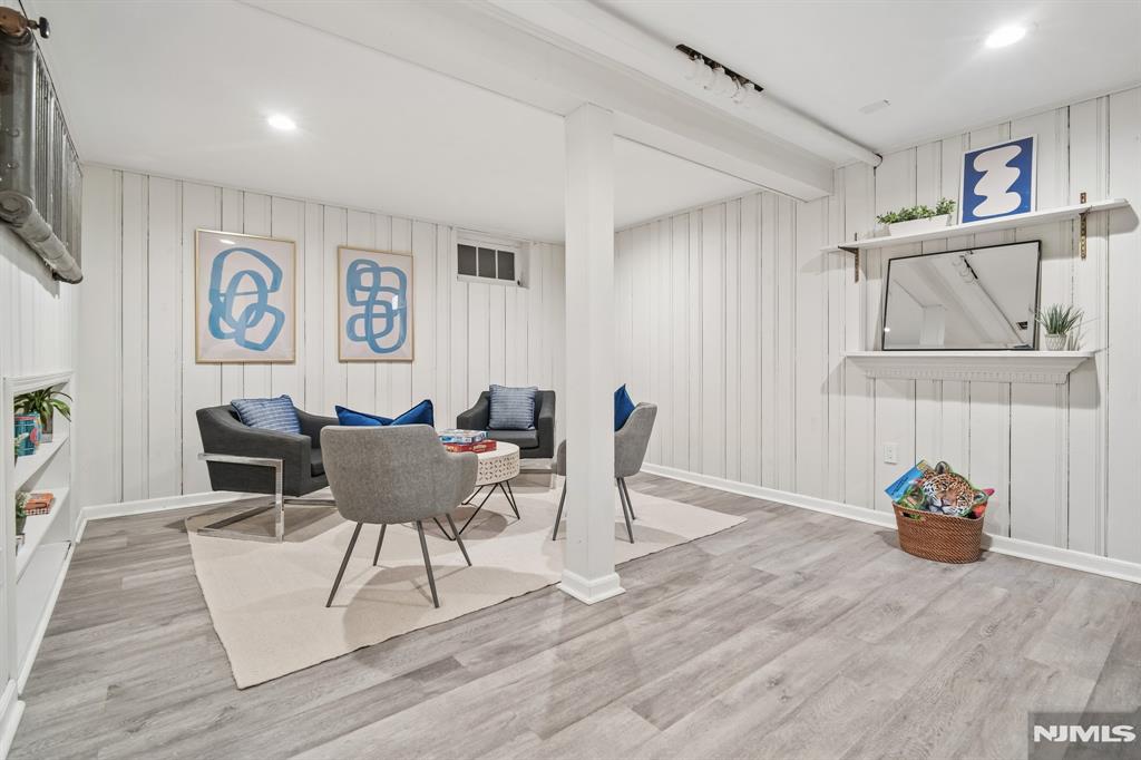 property viewer photo 24
