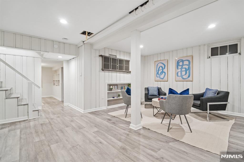 property viewer photo 25