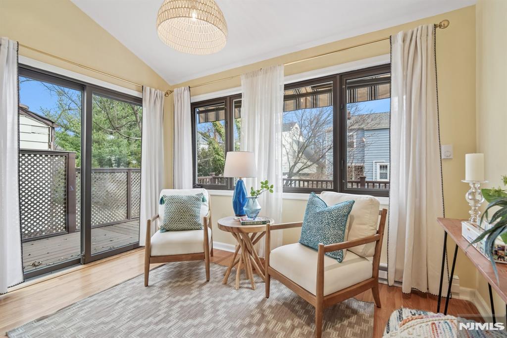 property viewer photo 9
