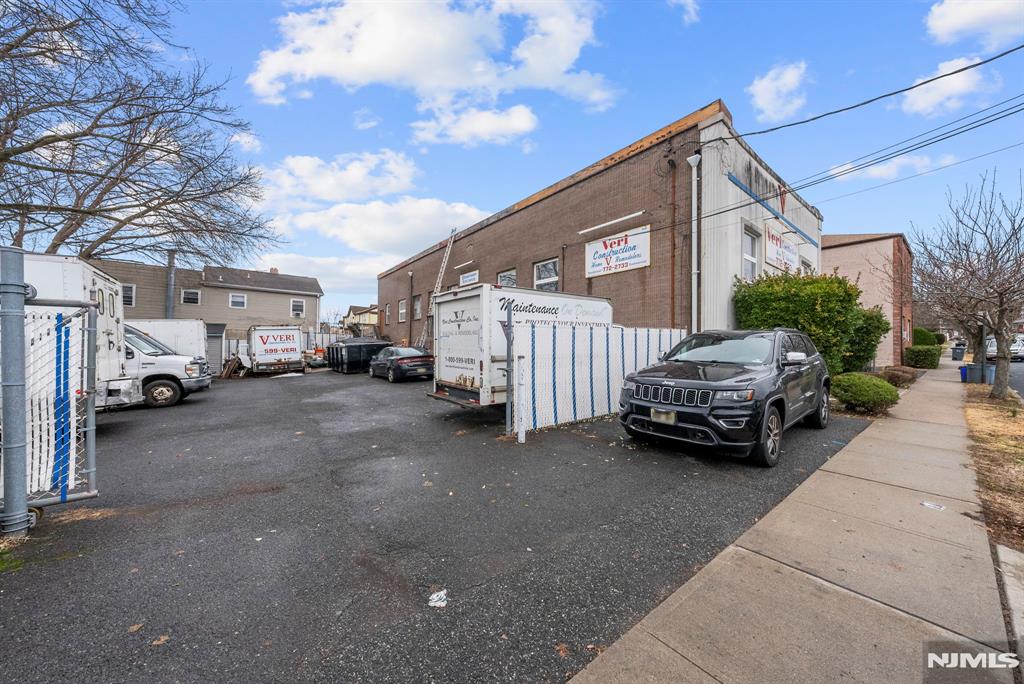 main property photo 26
