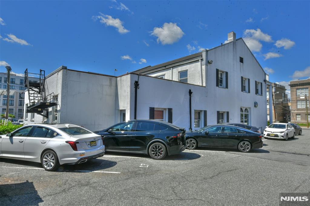 main property photo 9