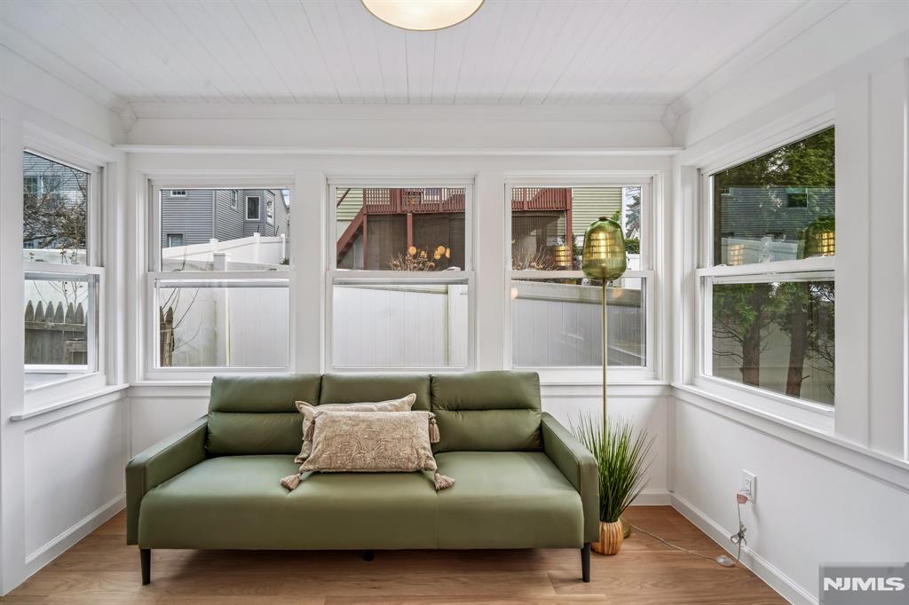 property viewer photo 18