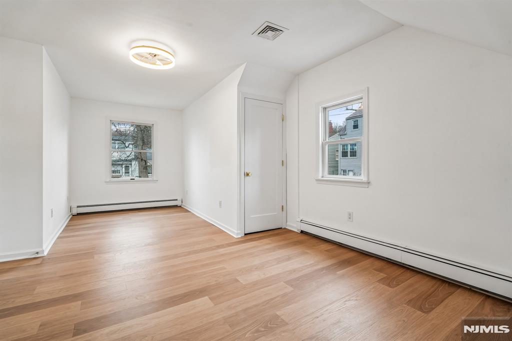 property viewer photo 27