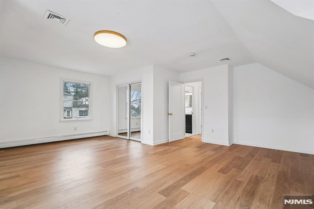 property viewer photo 28