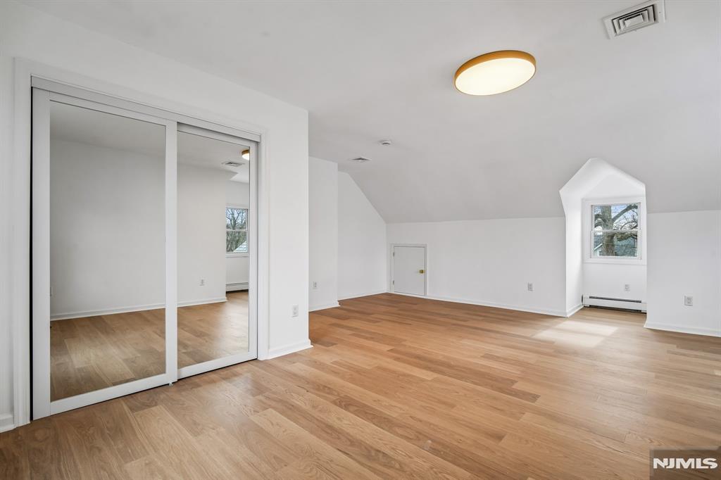 property viewer photo 30