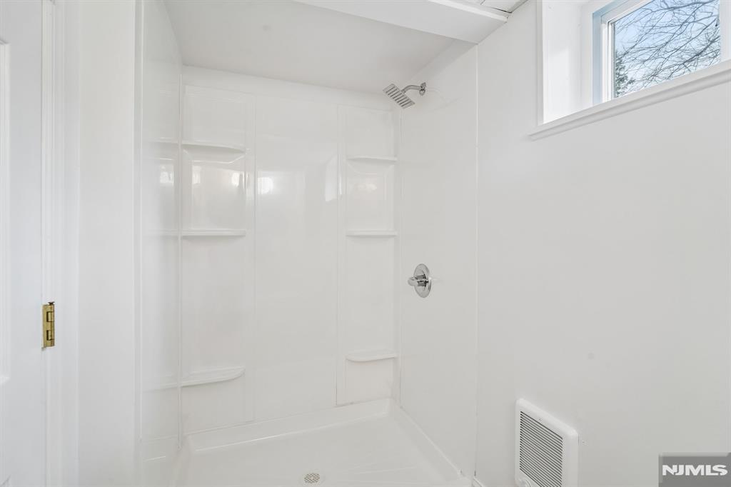 property viewer photo 36