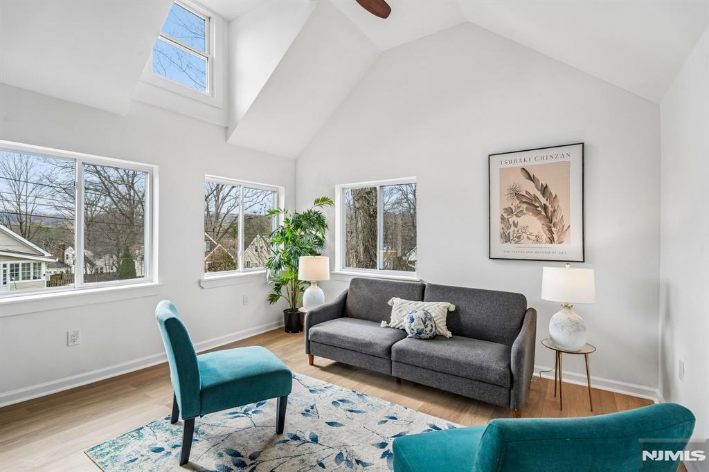 property viewer photo 5