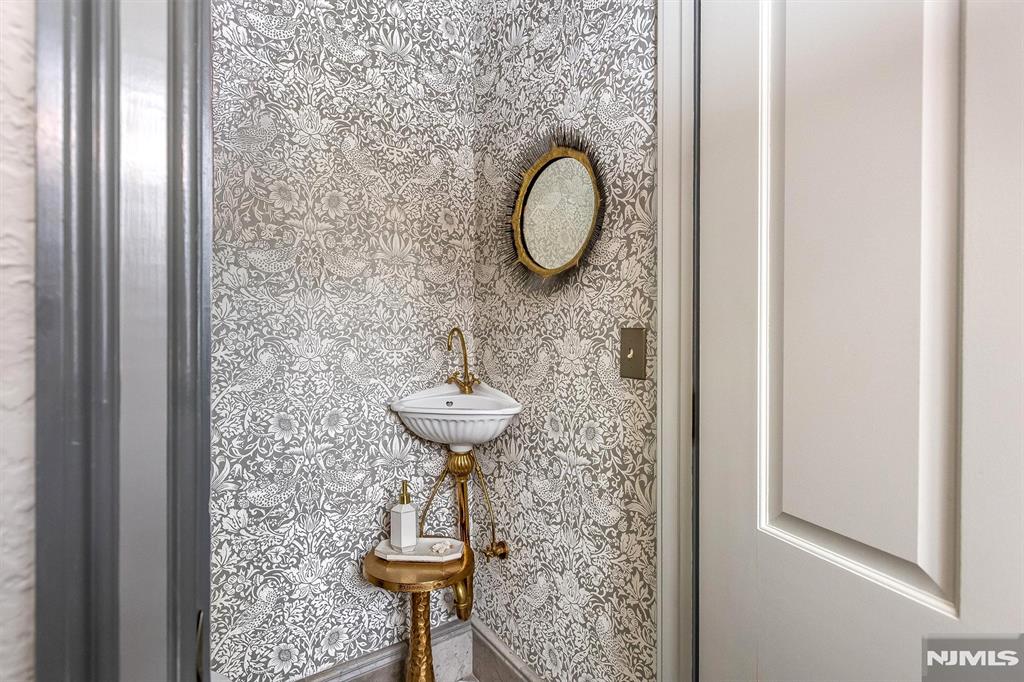 property viewer photo 20