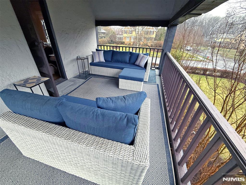 property viewer photo 35