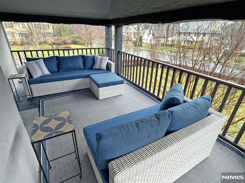 property viewer photo 36