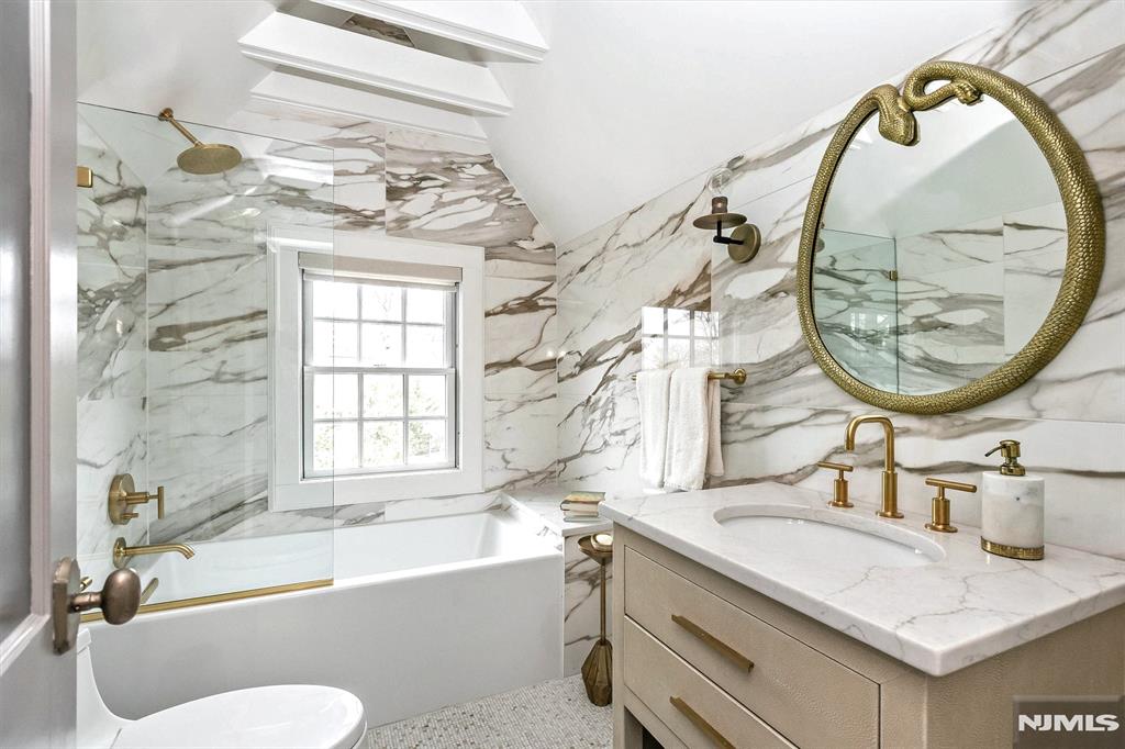 property viewer photo 40