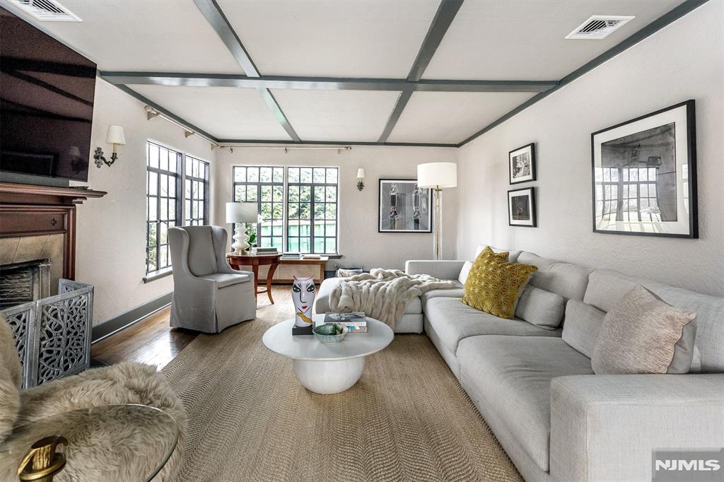 property viewer photo 5