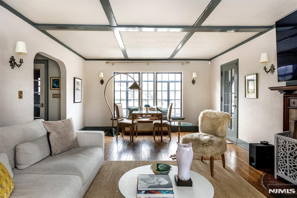 property viewer photo 6