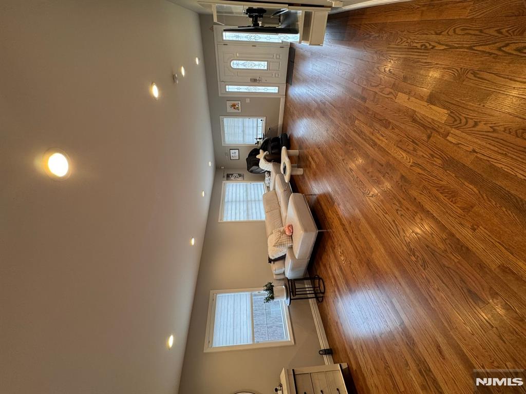 property viewer photo 1