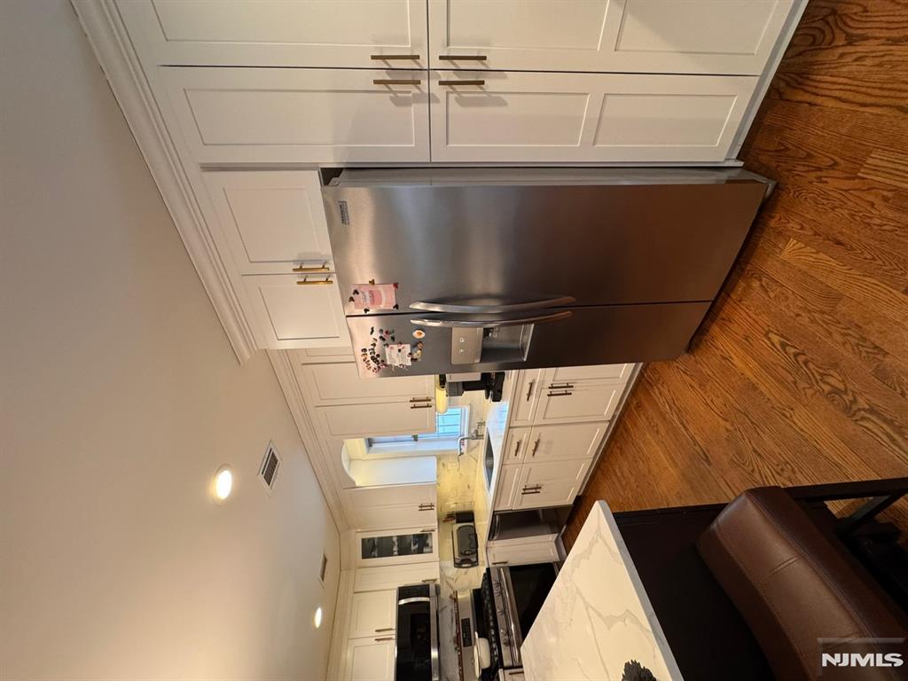 property viewer photo 10