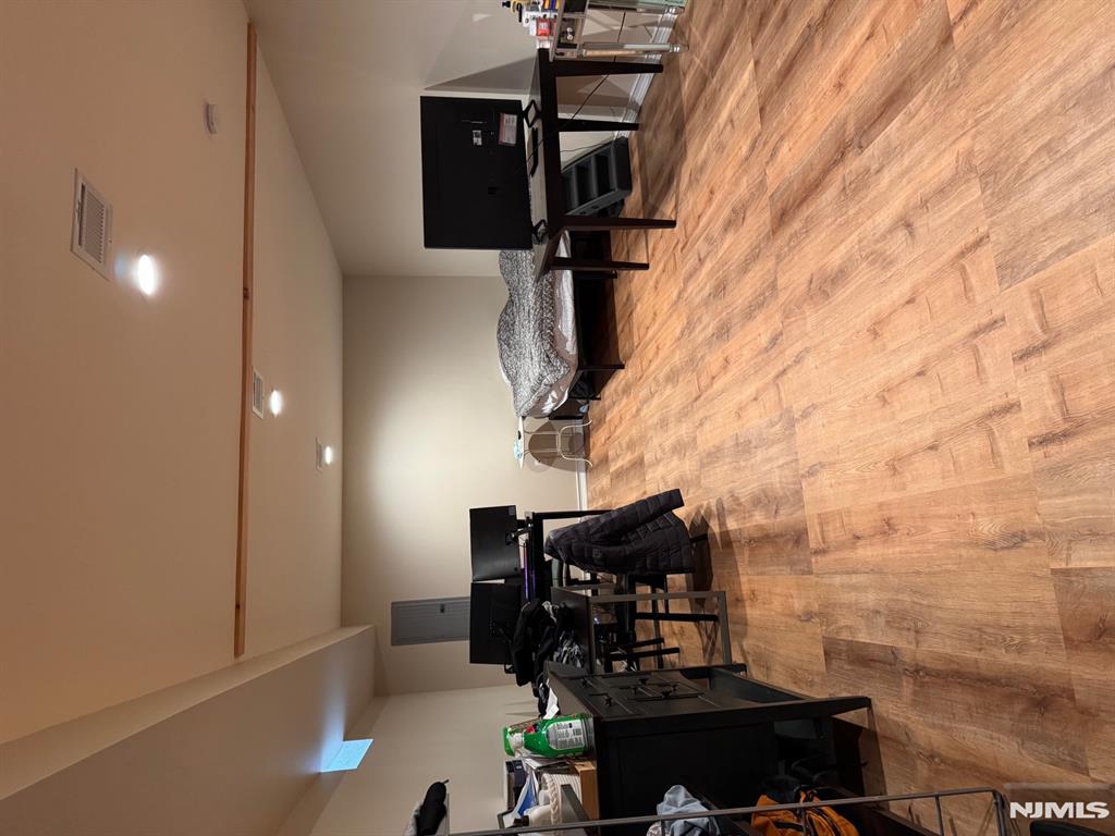 property viewer photo 16