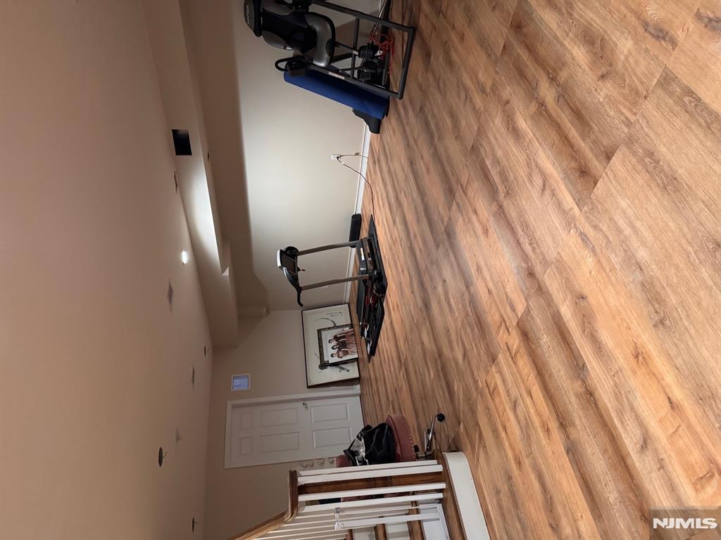 property viewer photo 18
