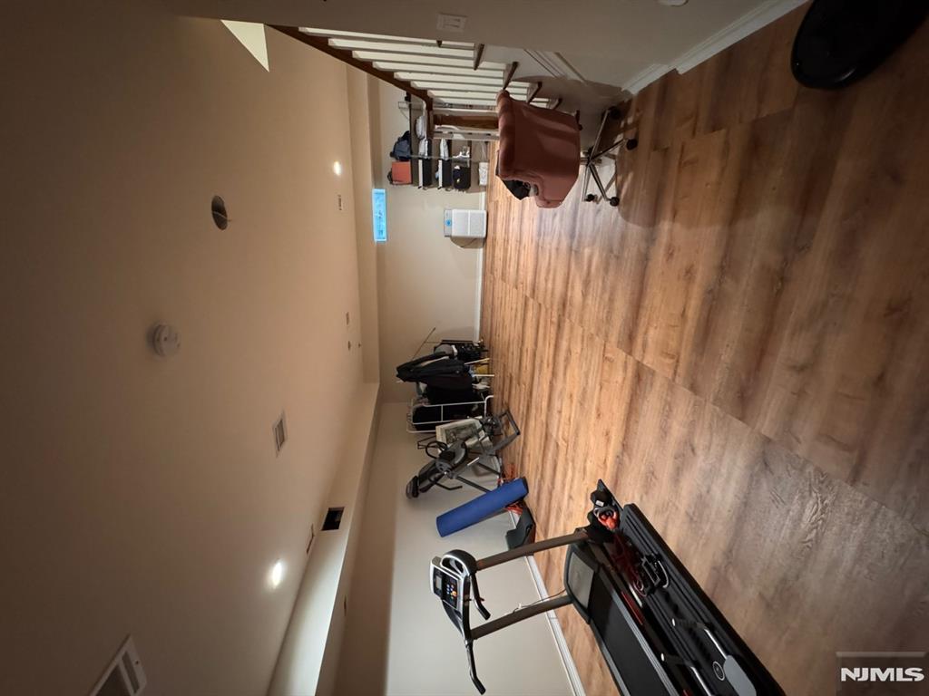 property viewer photo 19