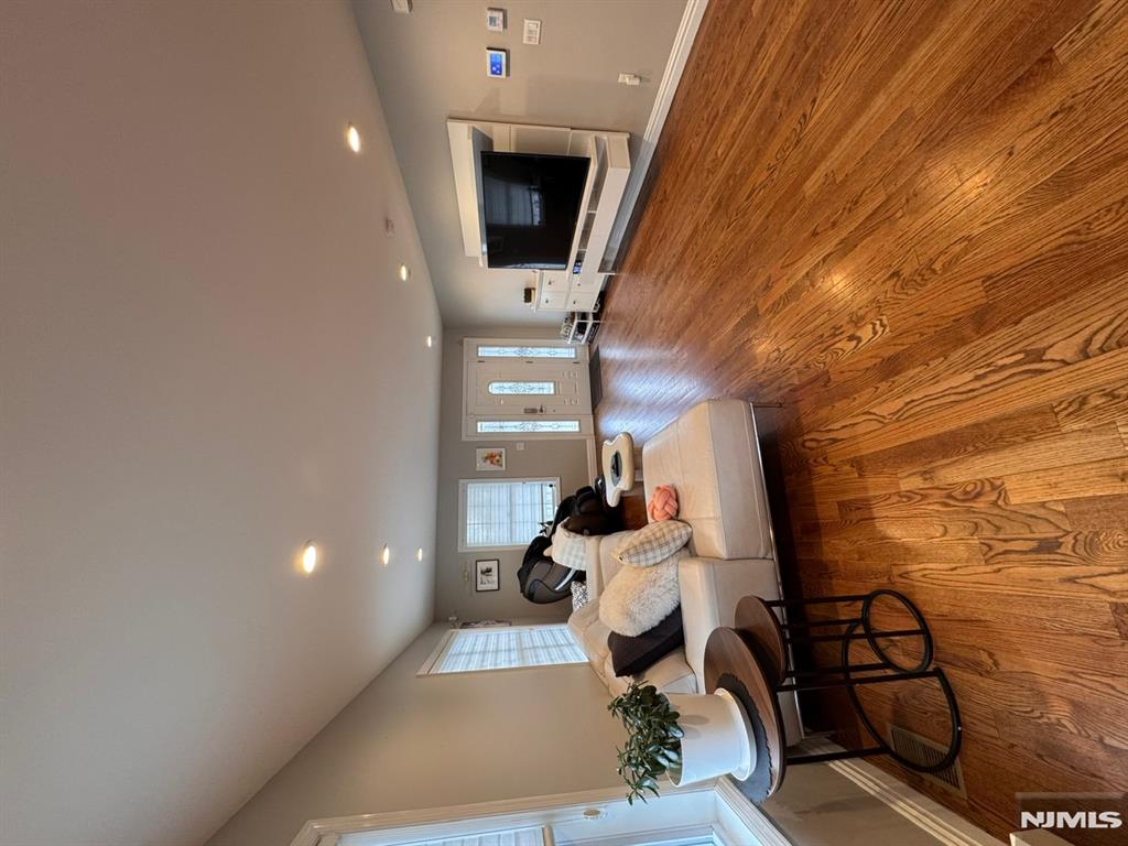 property viewer photo 2