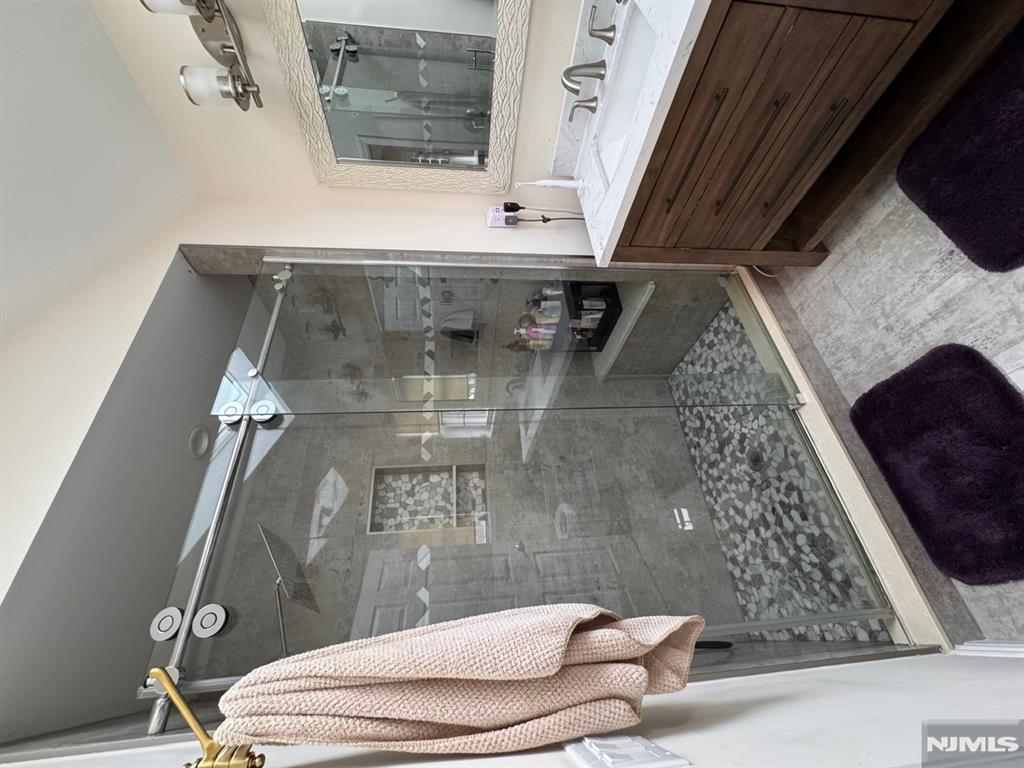 property viewer photo 23