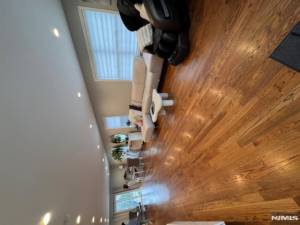 property viewer photo 3