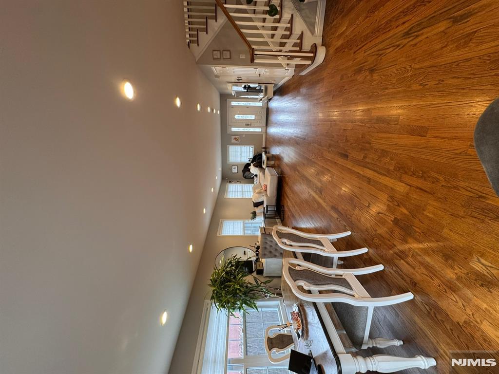 property viewer photo 4