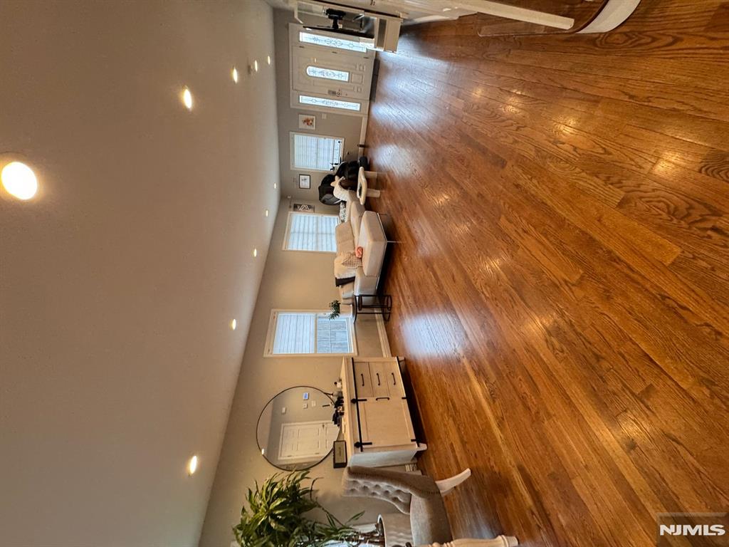 property viewer photo 5