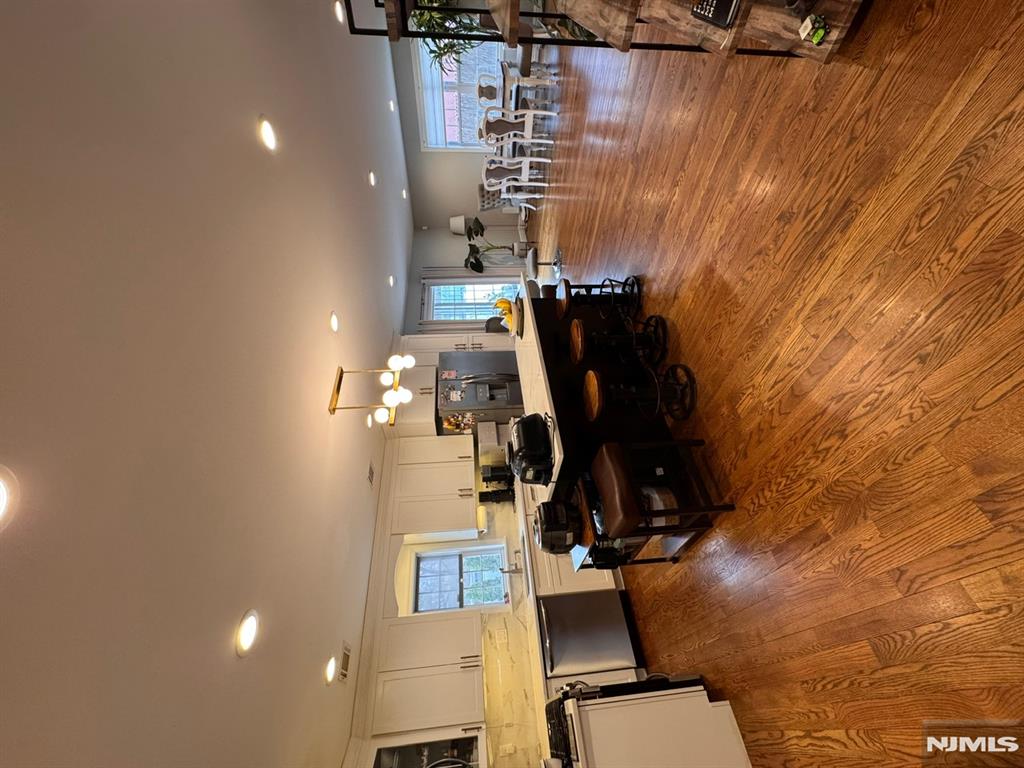 property viewer photo 9