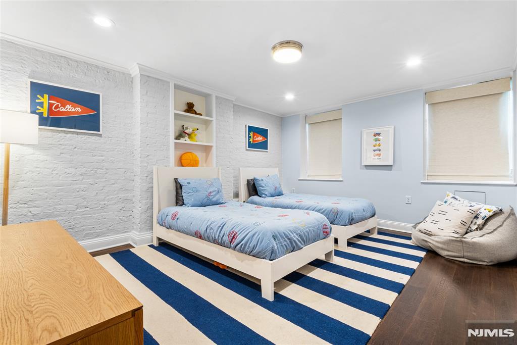 property viewer photo 11