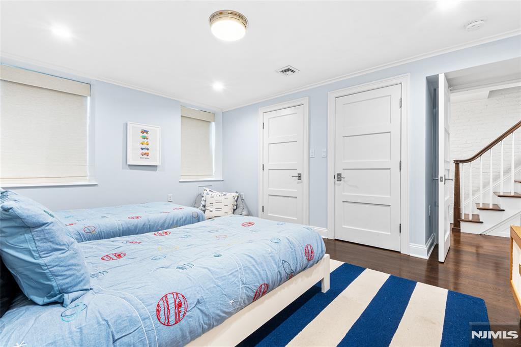 property viewer photo 12