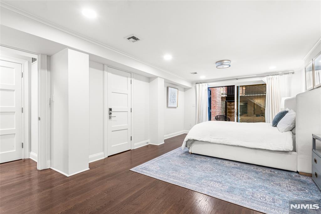 property viewer photo 16